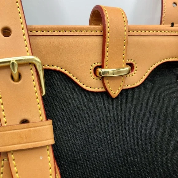 Dooney & Bourke heavy twill tote from the Cabriolet Collection - Picture 4 of 7